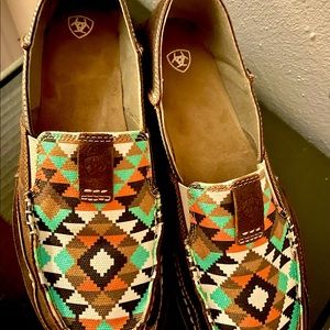 SOLD⭕️ Ariat Size 11 Shoes 👞 Wide Width